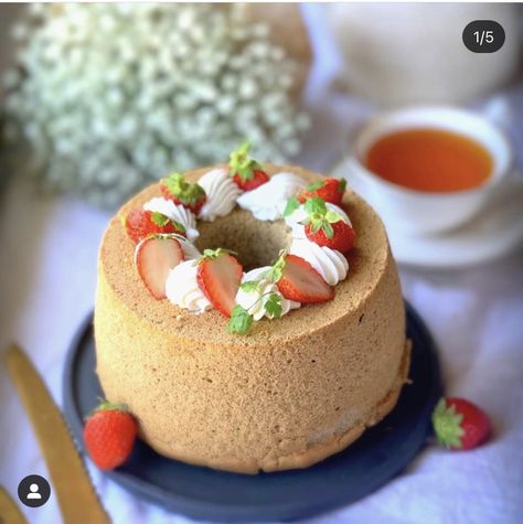 Chiffon Cake Decoration, Chiffon Cake, Cake Decor, Anniversary Cake, Cafe Food, Cake Decoration, Mini Cheesecake, Food Ideas, Cake Decorating