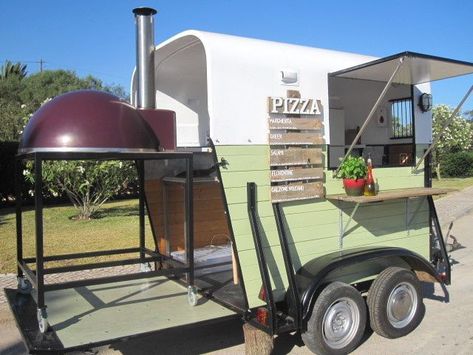 Pizza Trailer, Vintage Horse Trailer, Mobile Pizza Oven, Pizza Catering, Pizza Food Truck, Cool Food, Food Truck Wedding, Pizza Truck, Food Vans