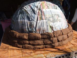 Earth Oven, Cob Oven, Oven Diy, Cob Building, Four A Pizza, Eco Buildings, Bread Oven, Clay Oven, Wood Oven