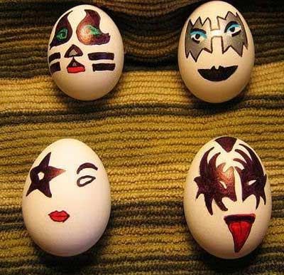 Get a little creative with a Sharpie and have some fun with faces when you decorate your Easter eggs. Easter Egg Pictures, Cool Easter Eggs, Funny Easter Eggs, Animation Photo, Egg Pictures, Funny Eggs, Painted Eggs, Easter Egg Designs, Egg Crafts