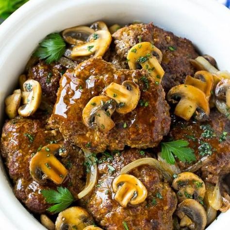 Slow Cooker Salisbury Steak - Dinner at the Zoo Canned Jackfruit Recipes, Steak Recipes Easy, Olive Garden Salad Recipe, Garden Salad Recipe, Slow Cooker Salisbury Steak, Ketogenic Recipes Dinner, Easy Dinner Options, Salisbury Steak Recipes, Beef Patties