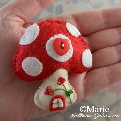 Hand Sewn Crafts, Mushroom Ornaments, Mushroom Houses, Felt Mushroom, Felt Animal Patterns, Mini Mushroom, Mushroom Crafts, Hand Sewing Projects, Felt Creations