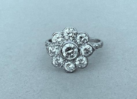 EDWARDIAN DIAMOND DAISY CLUSTER ENGAGEMENT RING Victorian Engagement Rings, Beautiful Diamond Rings, Diamond Ring Set, Antique Bracelets, Cluster Engagement Ring, Antique Pendant, Art Deco Engagement, Diamond Ring Settings, Deco Engagement Ring