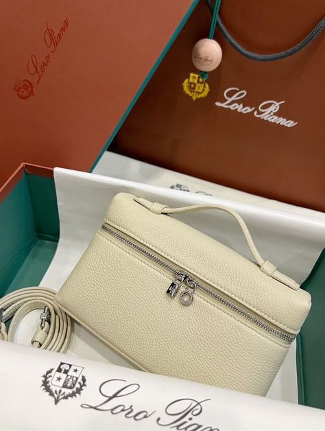 Loro Piana L19, Loro Piana Bag, Jewerly Bag, Formal Bag, Celine Triomphe, Luxury Bags Collection, Lv Bags, Elegant Bags, Classy Aesthetic