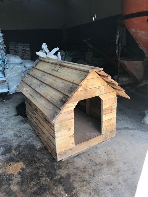 Easy Dog House, Pallet Dog House, Deer Blind, Wooden Dog House, Dog Kennels, Dog House Diy, Wooden Dog, House Diy, Art Collage Wall