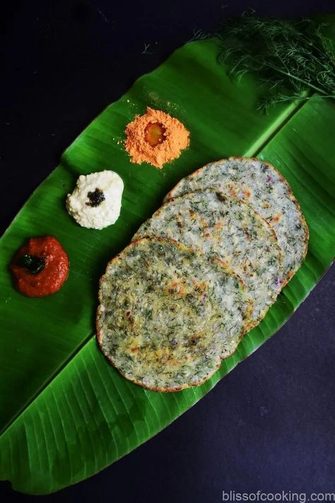 Akki Roti - Karnataka style Rice Roti recipe - Bliss of Cooking Roti Photography, Rice Roti Recipe, Akki Roti, Missi Roti, Easy Flatbread, Plating Ideas, Plantain Leaves, Roti Recipe, Veg Food