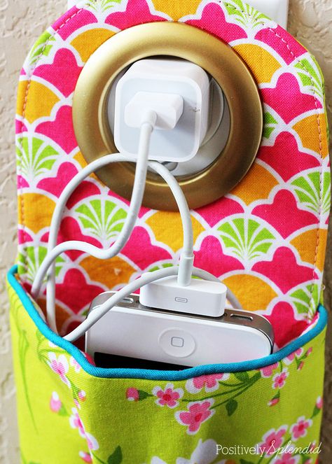 DIY Fabric Phone Charging Station Phone Charging Station, Diy Sy, Projek Menjahit, Diy Tech, Diy Fabric Crafts, Friends Diy, Costura Diy, Creation Couture, Easy Sewing Projects