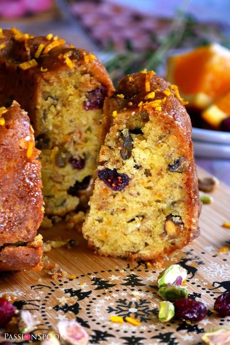 Orange cranberry and pistachio bundt cake - PassionSpoon Fig Pound Cake, Orange Cranberry Bundt Cake, Winter Pastries, Pistachio Bundt Cake, Cottage Recipes, Orange Bundt Cake, Orange Syrup, Sweet Pies, Cranberry Pistachio