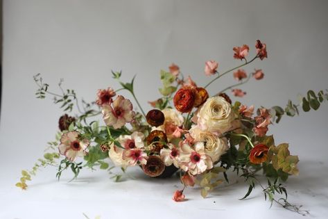 Table arrangement shape/style? Romantic Fall Wedding Florals, Bowl Arrangements, Hart Floral, Beautiful Wedding Bouquets, Flowers Photography Beautiful, Organic Wedding, Floral Arrangements Wedding, Beautiful Flower Arrangements, Deco Floral