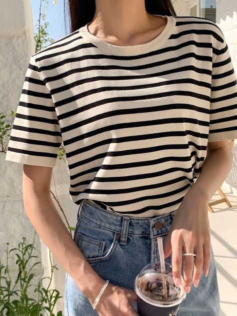 Striped Top Outfit, Plus Size Spring, T Shirt Crop Top, Korean Casual Outfits, Trendy Dress Outfits, Outfit Inspo Casual, Casual Day Outfits, Beige Style, Easy Trendy Outfits