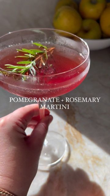 Rosemary Martini, Monkey 47, Girls Night Drinks, Pomegranate Martini, Martini Ingredients, Cocktail Gin, Rosemary Simple Syrup, Gin Lemon, Spicy Honey