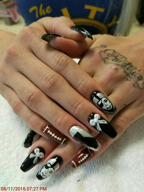 Raiders nail art. California nail art 3d nail art Raiders Nails Designs, Raider Nails, Raiders Nails, Sports Nail Art, Nfl Nails, Football Nail Art, 45 Birthday, California Nails, Pink And White Nails