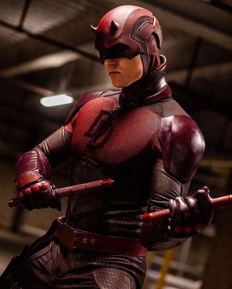 ultimate omak 🇵🇸 no X: "Marvel should just hire cosplayers to make their costumes ngl (Credits to Caleb Weeks) https://t.co/Vv2mNkNMQt" / X Daredevil Redesign, Daredevil Cosplay, Daredevil Costume, Hero Suits, Marvel Daredevil, Marvel Cosplay, Marvel Wallpaper, Manga Cosplay, Comic Book Heroes