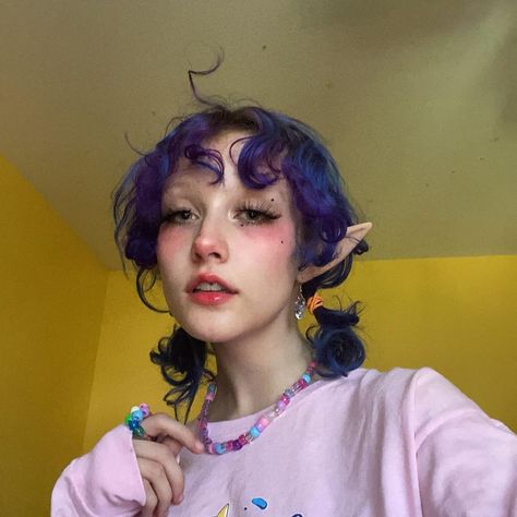 Chloe Moriondo, Instagram Camera, Hairstyles Aesthetic, Buzzfeed, Chloe, Hairstyles, Purple, Makeup, Hair