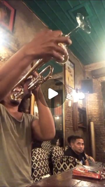 TrumpetBand on Instagram: "Talent! 🎺🤘🏻 Tag a friend! 😇  . Video By: @anaktiup @riosidik   🎵 Nina Simone - Feeling Good (1965) . For more follow @trumpetband 👈🏻 . . #jazz #jazztrumpet #jazztrumpeter #trumpet #blues #trumpetband #jazzmusic #jazzmusician #jazzlover #music #musician #musica #instamusic  #trumpetsolo #art #play" Trumpet Playing Videos, Friend Video, Music Trumpet, Happy Songs, Play Trumpet, Jazz Trumpet, Trumpet Memes Funny, Trumpet Player, Trumpet Players