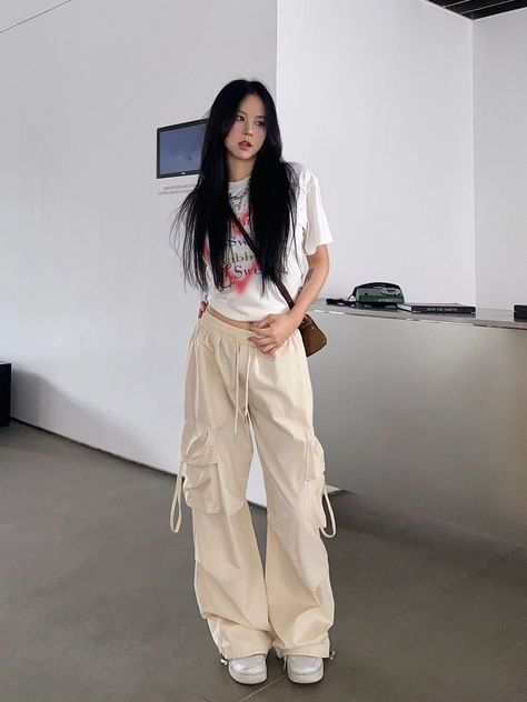 Women Harajuku Korean Fashion Kpop Beige Cargo Pants Y2K Vintage Streetwear Oversize Wide Leg Street Wear Cargo Pants, Y2k Street Wear, Parachute Trousers, Baggy Pants Women, Beige Cargo Pants, Hip Hop Trousers, Y2k Cargo Pants, Cargo Pants For Women, Estilo Harajuku