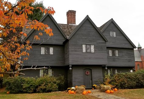 Witch Architecture, Witch House Salem, House Of Seven Gables, England Road Trip, Solo Traveling, Essex Street, New England Road Trip, Fall Road Trip, Salem Massachusetts