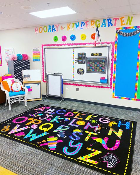 Classroom Layout Ideas Elementary, Kindergarten Classroom Layout, Kindergarten Classroom Setup, Teaching Classroom Decor, Elementary Classroom Themes, Classroom Organization Elementary, Classroom Background, Classroom Planning, Kindergarten Classroom Decor