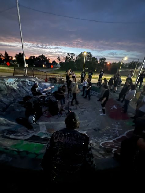 Park Aesthetic Sunset, Skate Park Aesthetic, Skatepark Aesthetic, City Life Aesthetic, Park Aesthetic, Apocalypse Aesthetic, I Need Friends, Aesthetic Sunset, Night Scenery