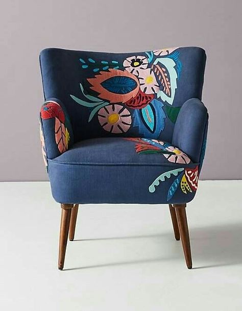 Vintage Home Decor Eclectic, Floral Accent Chair, Funky Furniture, Chair Upholstery, Cool Chairs, Accent Chairs For Living Room, Upholstered Furniture, Eclectic Decor, 인테리어 디자인