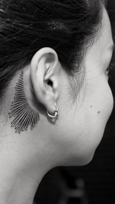 Simple but cool tiny tattoo ideas and inspiration that will fit perfectly behind your ear like this abstract shadow Back Ear Tattoo, Tattoos For Women Small Meaningful, Behind Ear Tattoos, Helix Piercings, Best Tattoos For Women, 4 Tattoo, Inspiration Tattoos, Geniale Tattoos, Double Helix