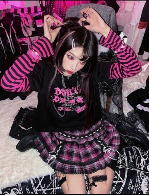 Stil Emo, Goth Kawaii, Pastel Goth Outfits, Mode Emo, Pastel Goth Fashion, Alt Outfits, Kawaii Goth, Harajuku Outfits, Grunge Goth