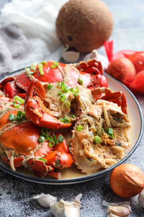 If you are not from Butuan City, it’s likely that you haven’t had the opportunity to try crabs prepared in this unique way. Buntaa is a Filipino dish made with Crabs are stuffed with fresh coconut and crab fat cooked in spiced coconut milk. Buntaa is a Delicious Crab Dish... Butuan City, Coconut Crab, Asian Noodle Dishes, Wok Recipes, Asian Side Dishes, Mongolian Beef Recipes, Filipino Dish, Asian Cucumber Salad, Crab Dishes