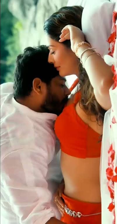 Romance Movie Scenes, Hollywood Romance, Curvy Women Dresses, Romance Movie, Samantha Pics, Ms Dhoni Photos, Hollywood Couples, Samantha Photos, Hot Romance