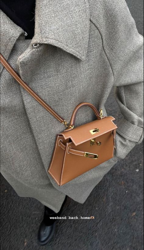 Mini Kelly, Mini Outfit, Unique Handbag, Luxury Bags Collection, Kelly Bag, Handbag Heaven, Luxury Purses, Pretty Bags, Hermes Bags