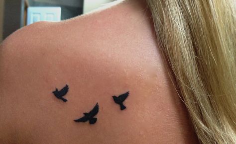 My second tattoo. Three little birds dedicated to my aunts and grandma. "Don't worry bout a thing cause every little thing gonna be all right." #bird #tattoo #art Three Birds Tattoo, Bird Tattoo Neck, Bird Tattoo Back, Little Bird Tattoos, Crow Tattoo Design, Tiny Bird Tattoos, Bird Tattoo Wrist, Flying Tattoo, Crow Tattoo