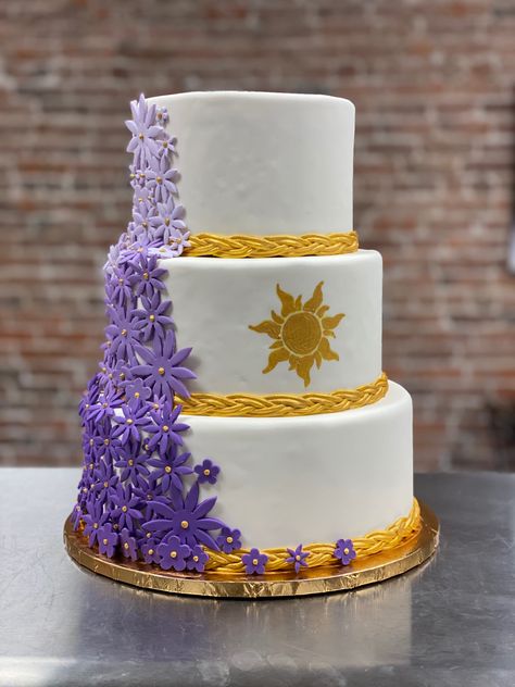 Rupunzel Quince Theme Cake, Tangled Cake Aesthetic, Tangled 18th Birthday Cake, Rapunzel Cake Quinceanera, Rapunzel Quinceanera Theme Cake, Rupunzle Theme Sweet 16, Tangled Themed Sweet 16 Cake, Rapunzel Sweet 16 Cake, Rapunzel Inspired Cake