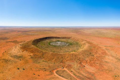 100-million-year-old Meteorite Crater Discovered in Australia Is One of the Largest in the World Meteor Crater, Impact Crater, Nasa Earth, Planetary Science, Shattered Glass, Things Under A Microscope, Hiding Places, Travel Deals, Western Australia