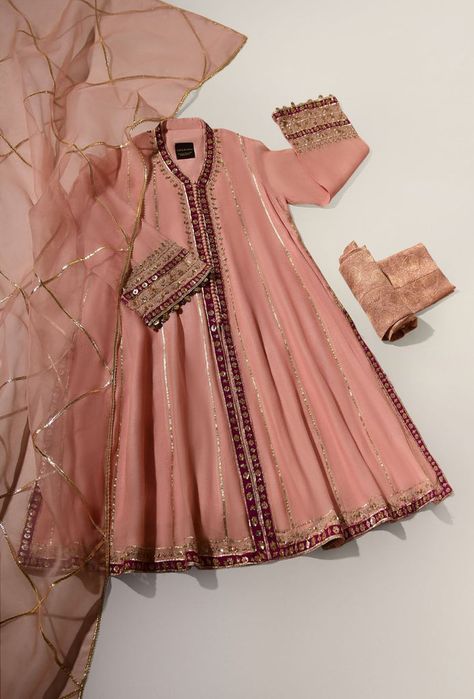 Pakistani Kids Dresses, Marriage Clothes, Pencil Trousers, Indian Sari Dress, Simple Frocks, Fancy Suit, Bridal Dresses Pakistan, Pakistani Wedding Outfits, Pakistani Fancy Dresses