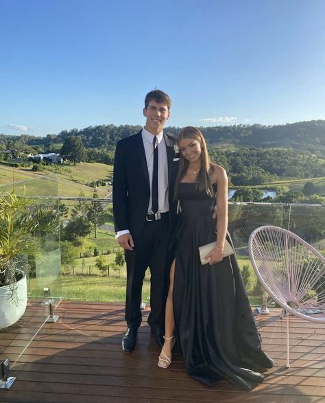 Formal Australia, Year 10 Formal Dresses, Outfit Boda, Scoop Neck Prom Dress, Ball Outfit, Prom Suit, Mark Strong, Matric Dance, Prom Inspo