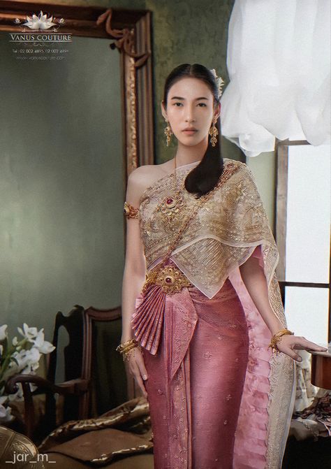 Thailand National Costume, Dress For Wedding Guest, Thailand Fashion, Traditional Thai Clothing, Thai Costume, Thai Wedding Dress, Diy Costumes Women, Thai Clothes, Thai Wedding