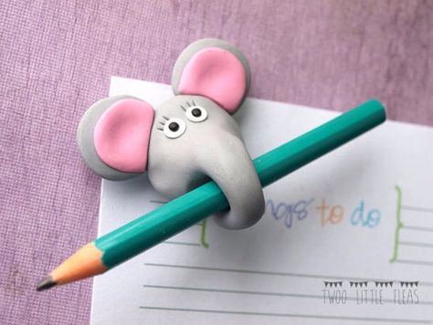 Polymer Clay Pencil Holder, Clay Pencil Holder, Clay Elephant, Polymer Clay Kunst, Polymer Clay Magnet, Crea Fimo, Clay Crafts For Kids, Clay Magnets, Tanah Liat