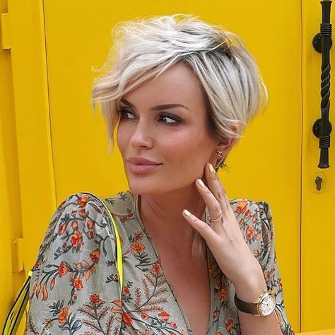 Ear Length Hairstyle for Women - K4 Fashion Short Hair Pixie Cuts, Pixie Haircut For Thick Hair, Corte Pixie, Edgy Short Hair, Short Hair Wigs, Penteado Cabelo Curto, Short Hairstyle, Short Hair Haircuts, Short Hair Styles Pixie