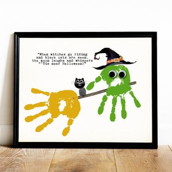 Halloween Handprint Art, Halloween Handprint Crafts, Halloween Handprint, Halloween Kunst, Daycare Activities, Preschool Art Activities, Handprint Craft, Footprint Art, Handprint Crafts