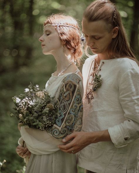 Ivy By Taylor Swift, Paganism Aesthetic, Ring Of Barahir, Trees With White Bark, Slavic Wedding, Happy Beltane, Celtic Aesthetic, Slavic Witch, Celtic Costume