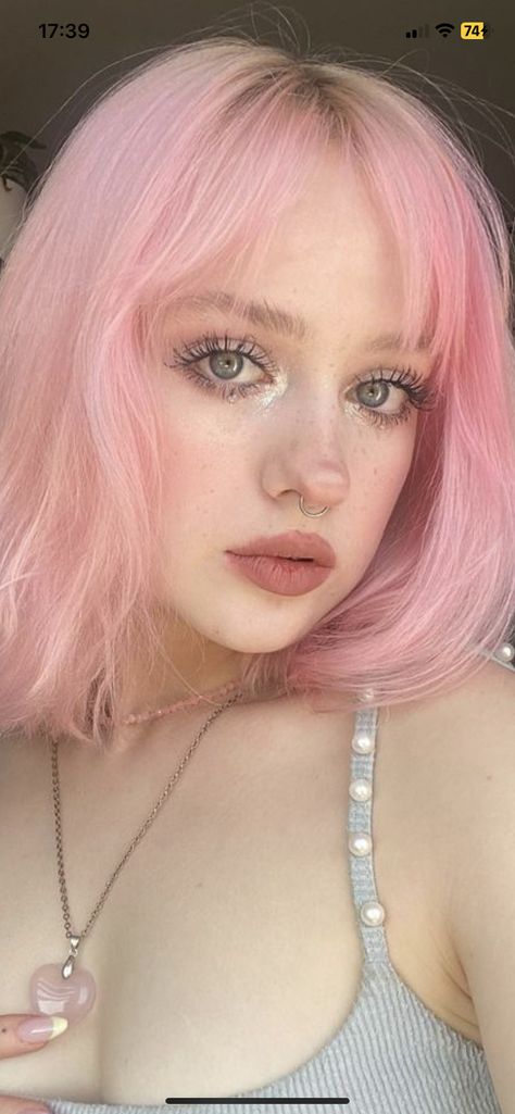 Pink Hair Fair Skin, Pink Hair Light Skin, Pink Hair Pale Skin, Pale Skin Hair, Pink Hair Green Eyes, Pink Hair Blue Eyes, Flattering Makeup, Blush Pink Hair, Pale Pink Hair