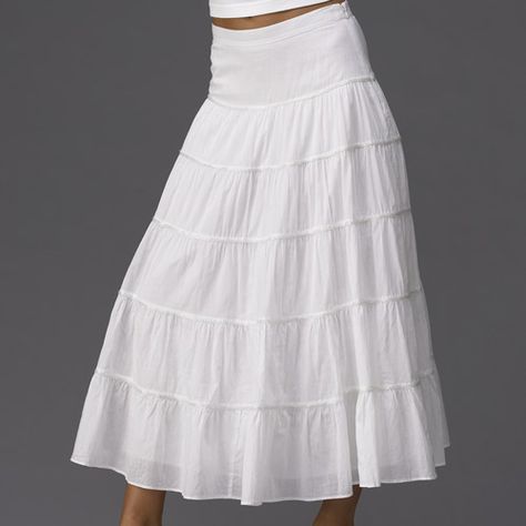 I want to wear this in the sunshine. White Long Skirt, Peasant Skirt, Long Skirt Outfits, Maxi Skirt Outfits, Skirts With Boots, Simple Blouse, Elegant Skirt, New Fashion Trends, Summer Skirts