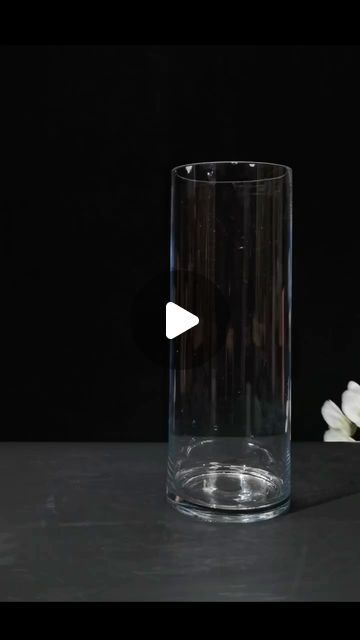 Christina Sullivan Roughan on Instagram: "OK Friends, not only is this flower arrangement gorgeous but this DIY video show us how we can emulate this look at home!   Who is going to join me in trying to do this too?   Thank you @hoanhi689 for the tutorial!   #roughaninteriors #interiordesigners #interiorstyling #flowerarrangement  #floraldesign #floral  #floralart" Floral Arrangement Tutorials, Flower Arranging Tutorial, Ikebana Arrangements, Ikebana Flower Arrangement, Video Show, Show Us, Diy Videos, Ikebana, Flower Arrangement