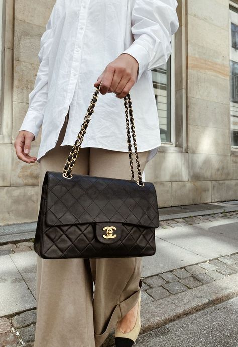 ac796a52db3f16bbdb6557d3d89d1c5adesc53304004ri Bag Styling, Chanel Shop, Chanel Classic Flap Bag, Fashion D, Classic Flap Bag, Brand Bags, Luxury Bag, Chanel Vintage, Designer Handbag