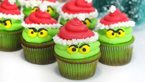 Funny Cupcakes Ideas, Grinch Cupcakes Ideas, Heat Miser And Snow Miser, Grinch Cupcakes, Snow Miser, Heat Miser, Green Cupcakes, Cupcakes Ideas, White Buttercream