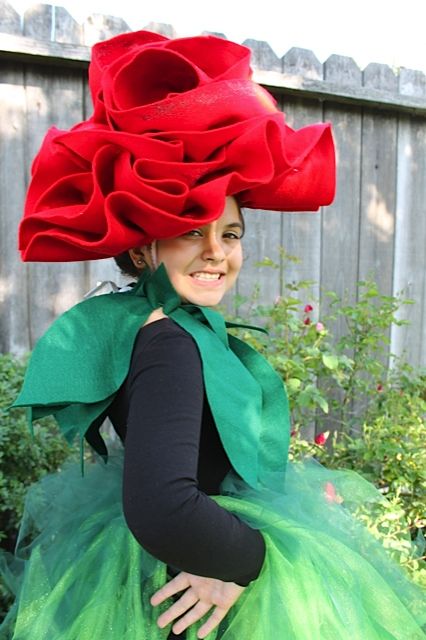 "The Rose"costume from Beauty and the Beast. Visit my FaceBook page @art by julia yeremian Summer Party Diy, Beauty And The Beast Diy, Rose Costume, Beauty And The Beast Costume, Beast Costume, Carnaval Costume, Flower Costume, Beauty And The Beast Party, Rose Hat