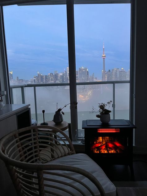 Living In Toronto Aesthetic, Toronto Apartment Aesthetic, Apartment Toronto, Canada Apartment, Toronto Living, Montreal Apartment, Vancouver Apartment, Bathtub Aesthetic, Toronto Apartment