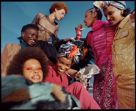 Joy as An Act Of Resistance (i-D Magazine) Nadine Ijewere, Group Poses, Make Up Inspiration, Group Photography, Photographie Inspo, Fashion Photography Inspiration, Team Photos, Pics Art, New Face