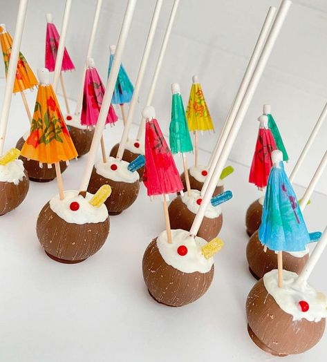 Hawaiian Cake Pops, Princess Cakepops, Luau Party Desserts, Luau Cake Pops, Beach Cake Pops, Pool Party Treats, Luau Desserts, Birthday Stitch, Tiki Cake