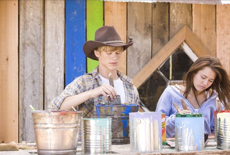 Lucas Till Stars As Travis Brody And Miley Cyrus Stars As Hannah Montana / Miley Stewart In Walt Disney Pictures' Hannah Montana: The Movie, 2009. #hannahmontanathemovie #2009 #lucastill #mileycyrus #travisbrody #mileystewart #hannahmontana Miley And Travis, Lucas Till Hannah Montana, Travis Brody, Jason Earles, Melora Hardin, Hannah Montana The Movie, All Horror Movies, Miley Stewart, Emily Osment