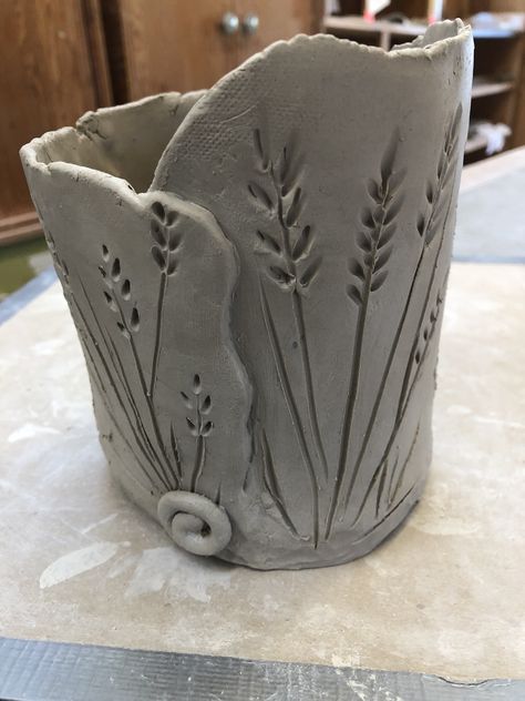 Hand Built Flower Pots, Pottery Handbuilding Vases, Pottery Raku Ideas, Slab Cylinder Ideas, Handbuilt Pottery Planters, Hand Built Pottery Planters, Pottery Flower Pots Handmade, Slab Vase Ideas, Cylinder Pottery Ideas